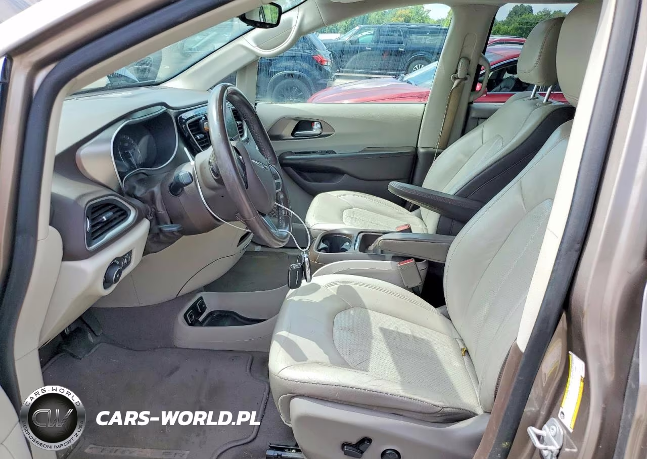 2018 Chrysler Pacifica Touring L VIN:2C4RC1BG2JR235702 - 7