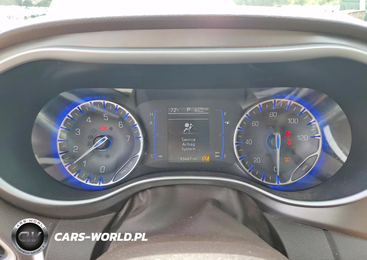 2018 Chrysler Pacifica Touring L VIN:2C4RC1BG2JR235702 - 9