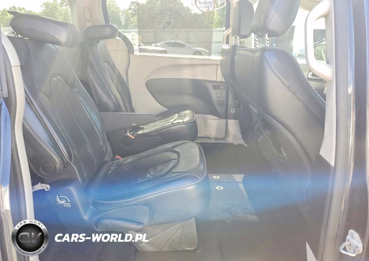 2019 Chrysler Pacifica Limited VIN:2C4RC1GG2KR705589 - 11