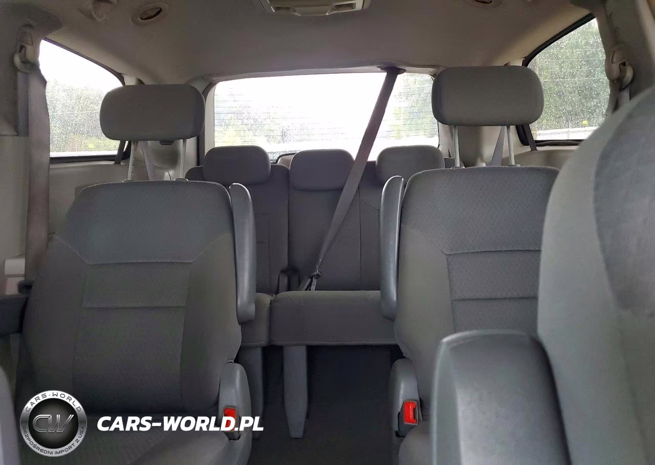2010 Chrysler Town & Country Touring VIN:2A4RR5D15AR230096 - 10