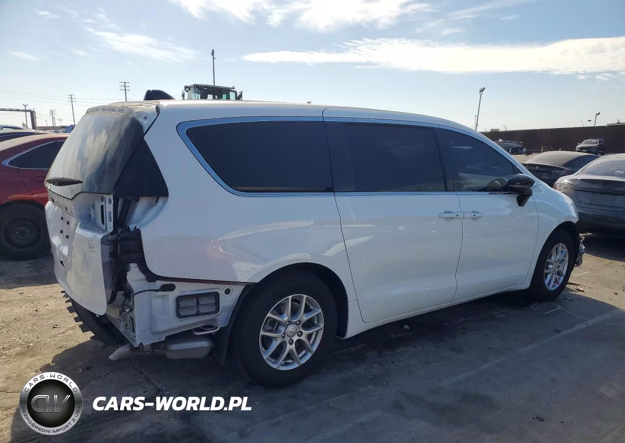 2026 Chrysler Pacifica Select VIN:2C4RC1BG3TR152511 - 3