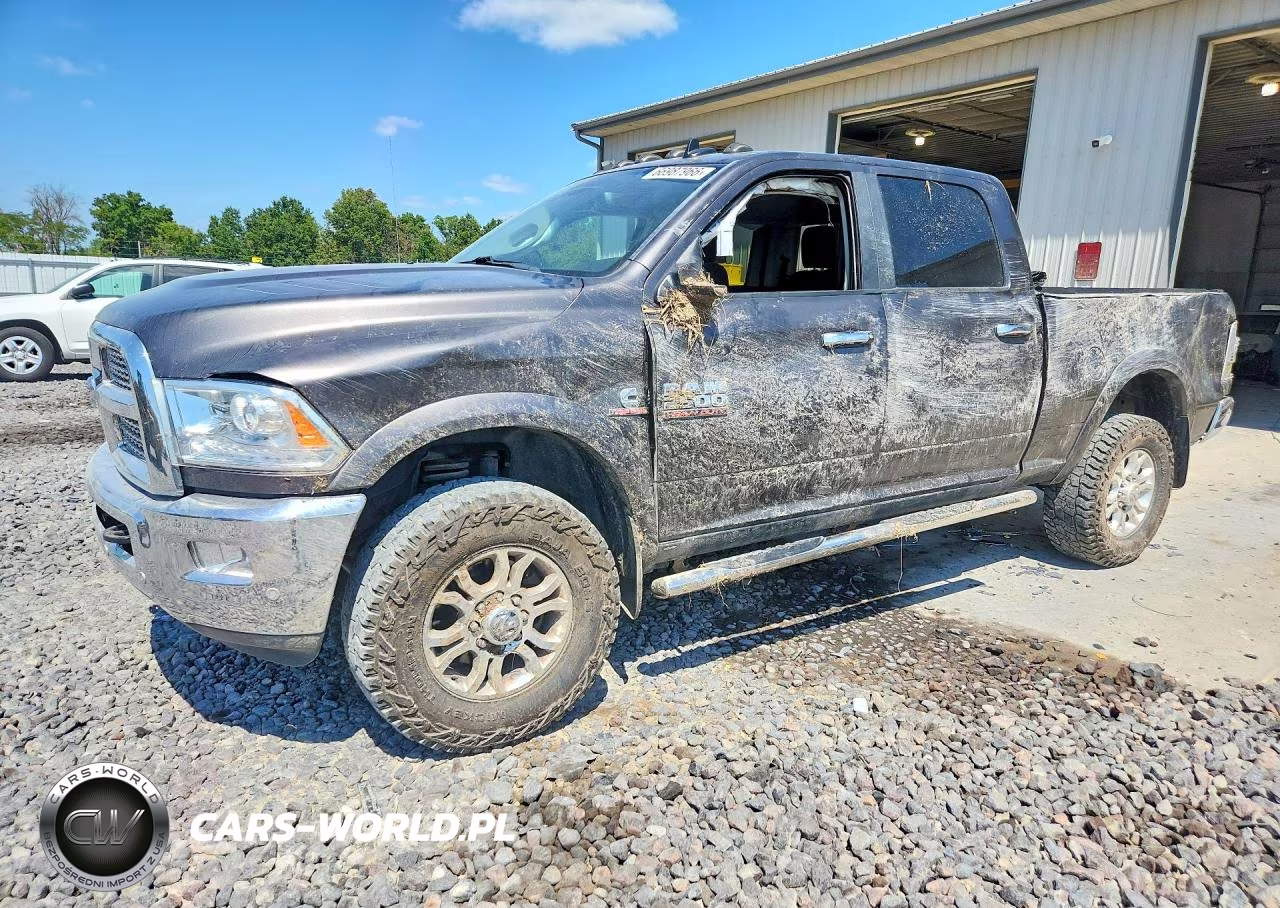 2017 Ram 2500 Laramie VIN:3C6UR5FL1HG702302 - 1