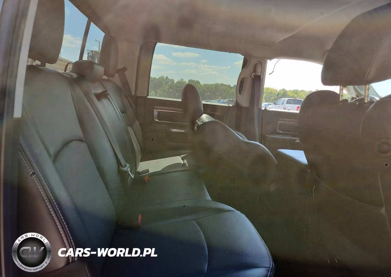 2017 Ram 2500 Laramie VIN:3C6UR5FL1HG702302 - 10