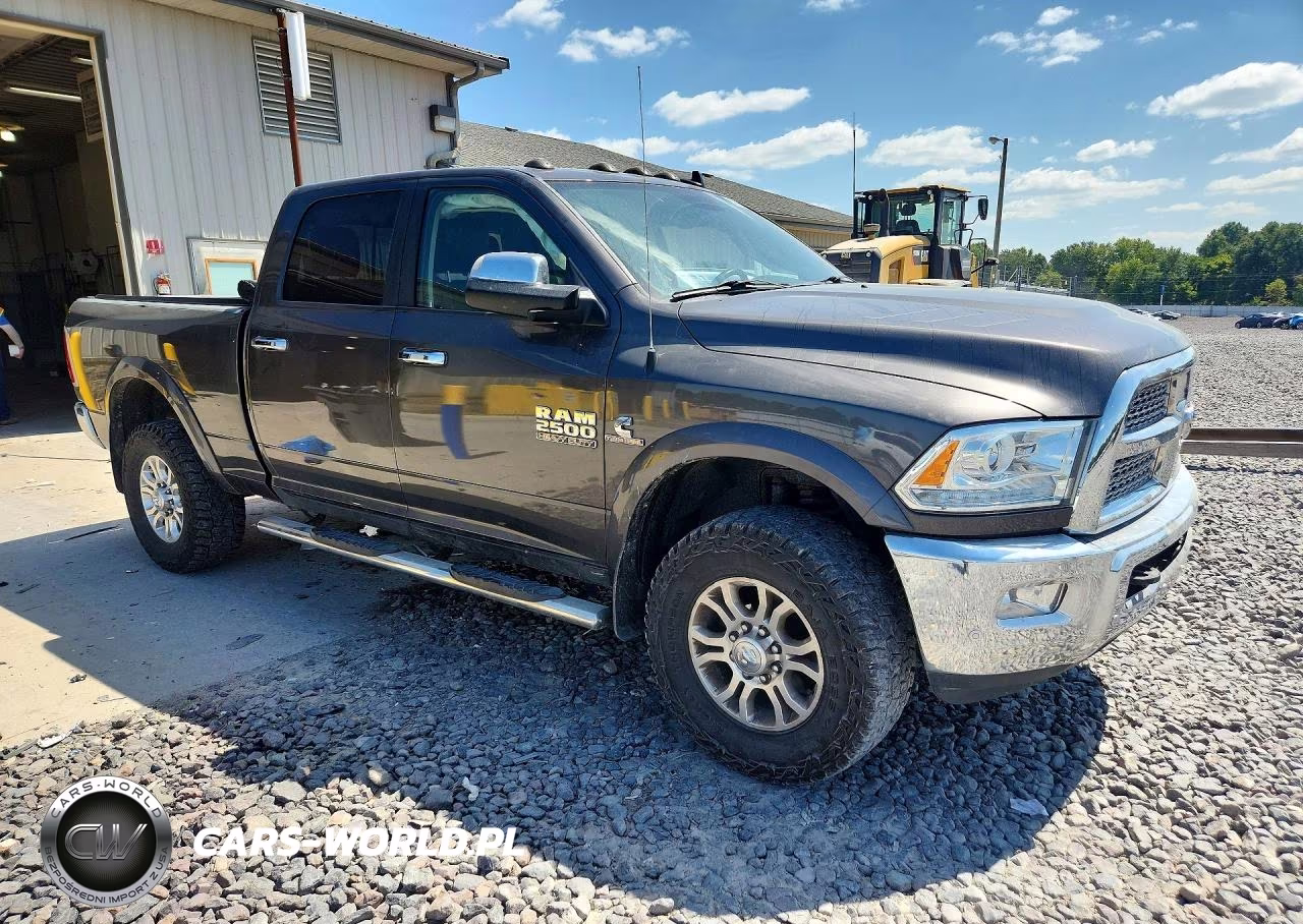 2017 Ram 2500 Laramie VIN:3C6UR5FL1HG702302 - 4