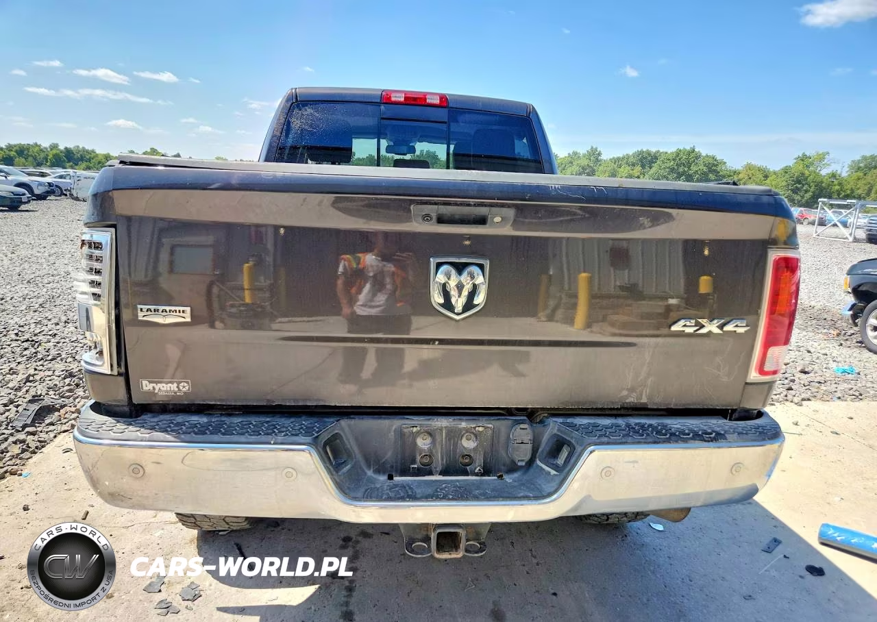 2017 Ram 2500 Laramie VIN:3C6UR5FL1HG702302 - 6