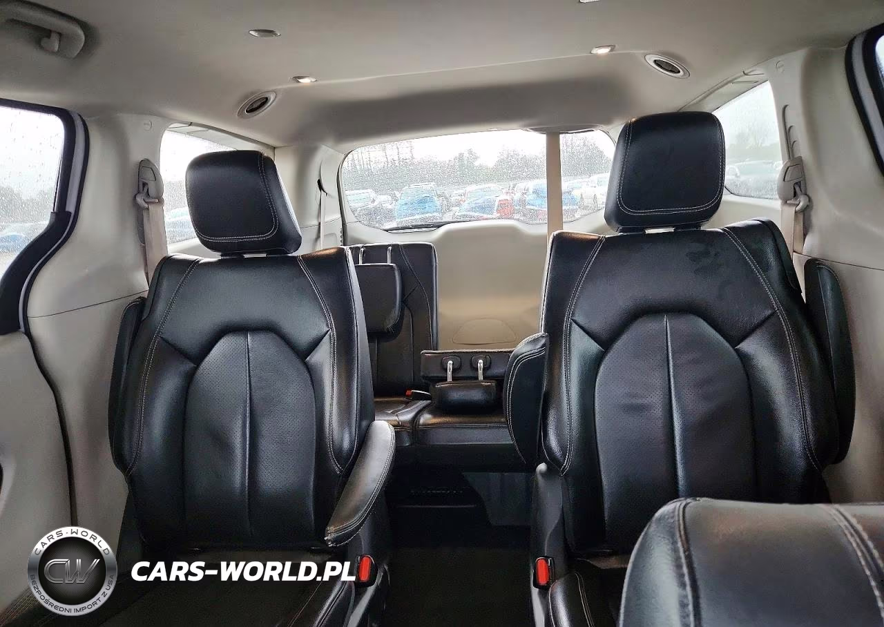 2022 Chrysler Pacifica Hybrid Touring L VIN:2C4RC1L76NR129970 - 10