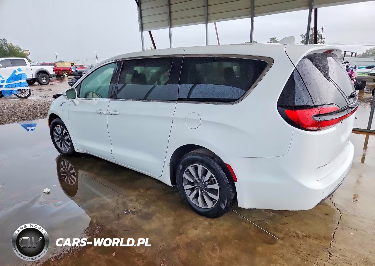 2022 Chrysler Pacifica Hybrid Touring L VIN:2C4RC1L76NR129970 - 2