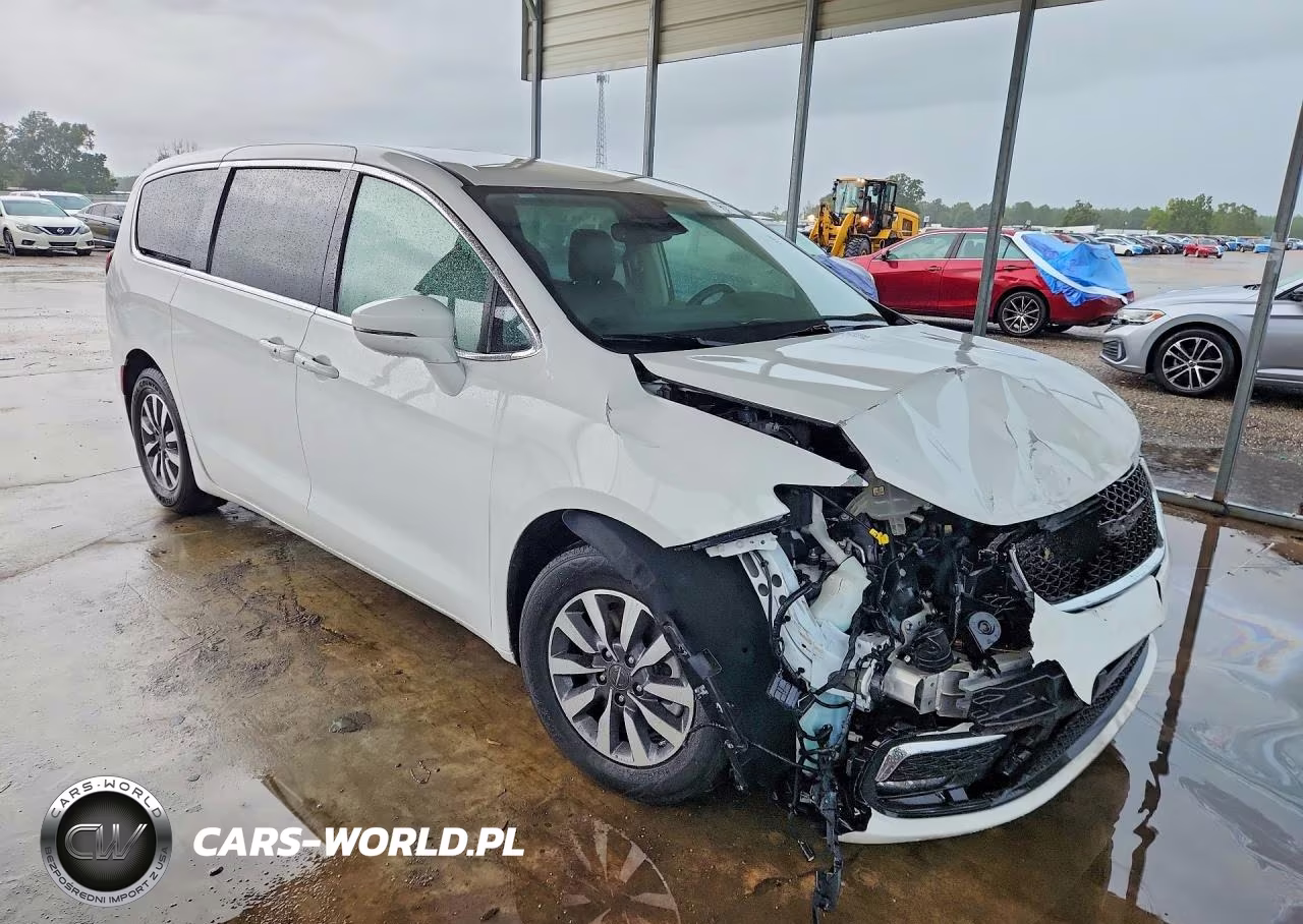 2022 Chrysler Pacifica Hybrid Touring L VIN:2C4RC1L76NR129970 - 4