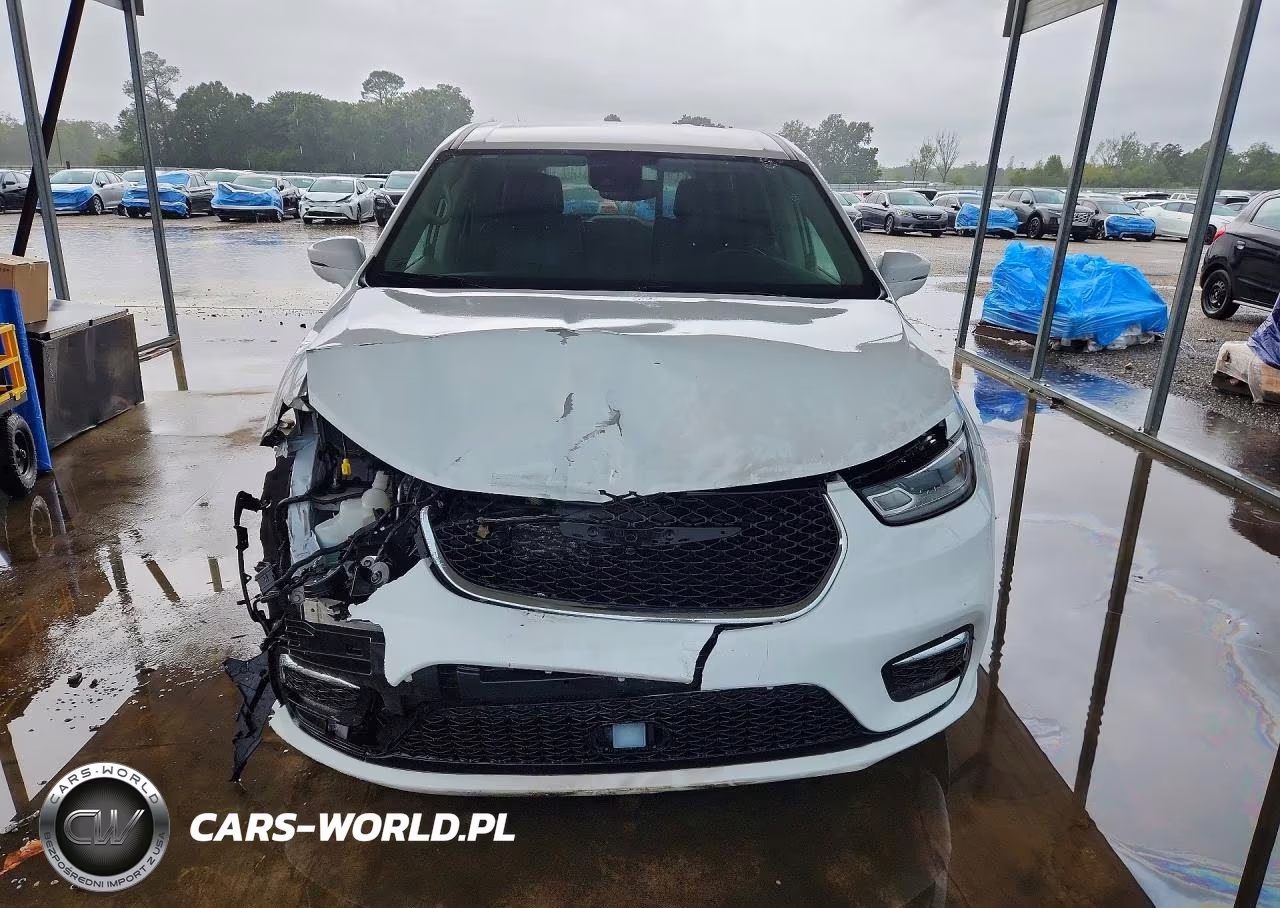 2022 Chrysler Pacifica Hybrid Touring L VIN:2C4RC1L76NR129970 - 5