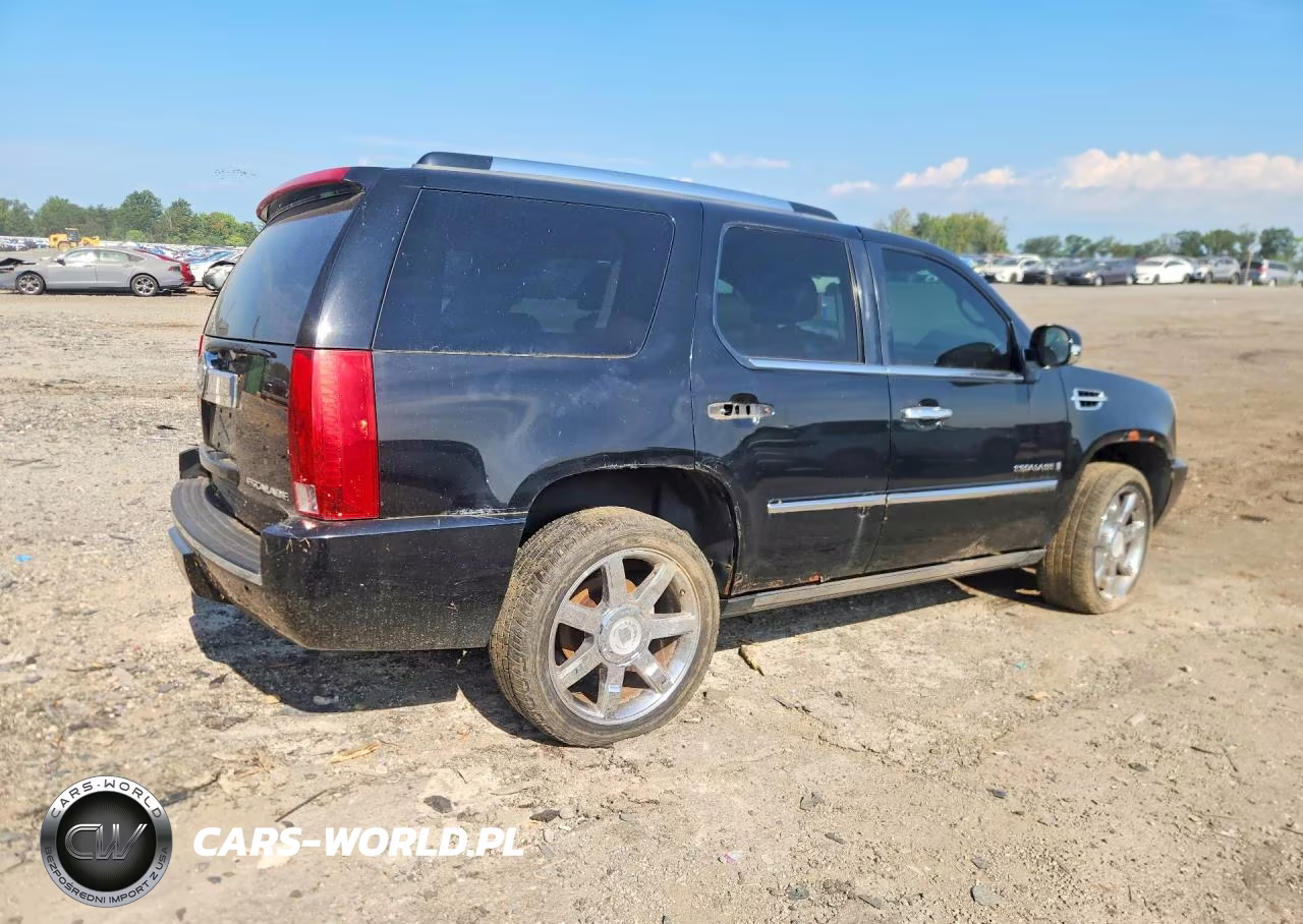 2008 Cadillac Escalade Luxury VIN:1GYFK63848R142636 - 3