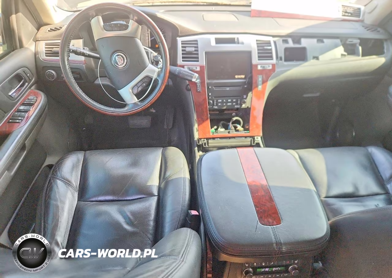 2008 Cadillac Escalade Luxury VIN:1GYFK63848R142636 - 8