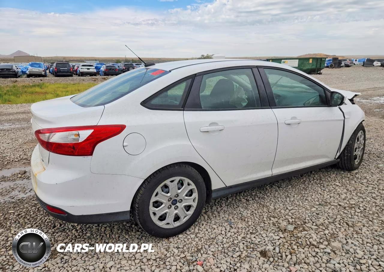 2012 Ford Focus Se VIN:1FAHP3F24CL454947 - 3
