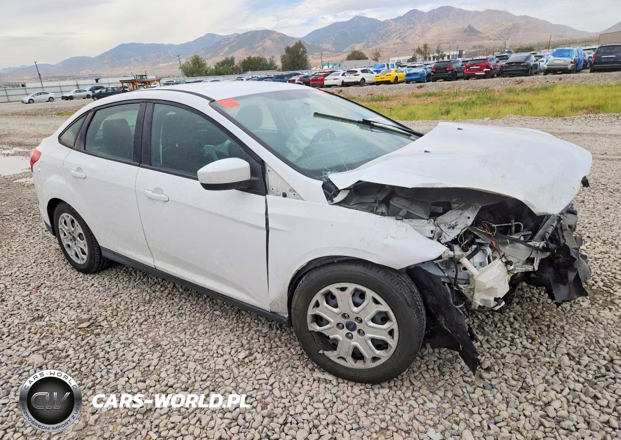 2012 Ford Focus Se VIN:1FAHP3F24CL454947 - 4