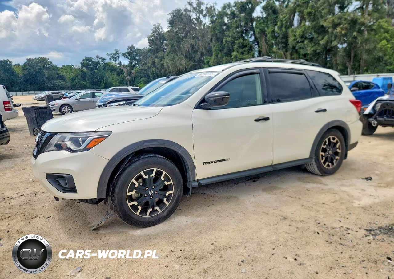 2020 Nissan Pathfinder Sv