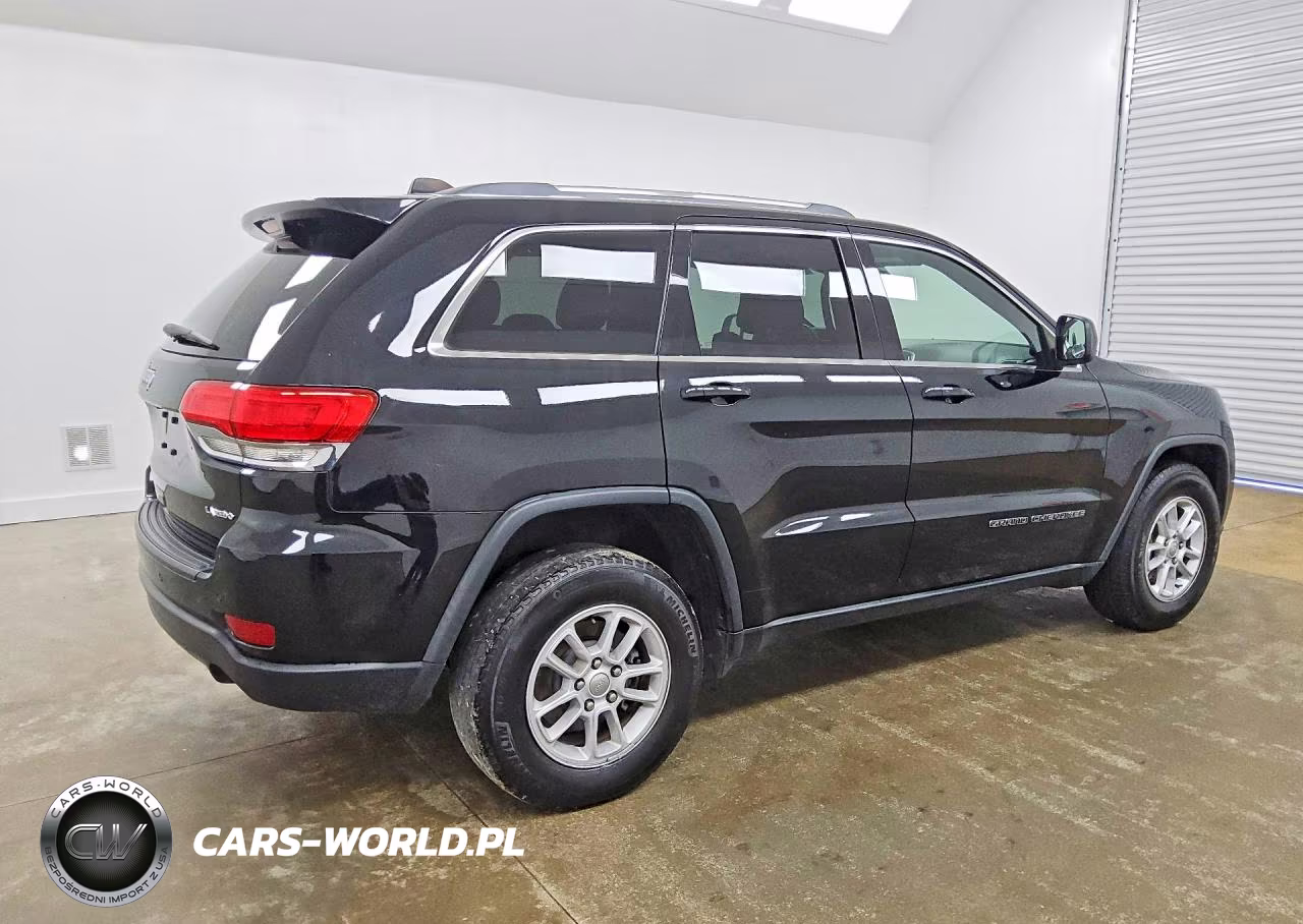2018 Jeep Grand Cherokee Laredo VIN:1C4RJFAG5JC375689 - 3