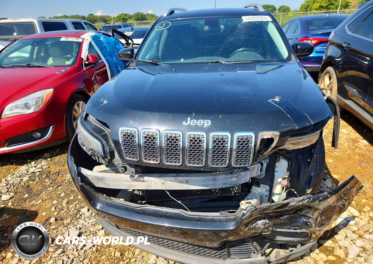 2019 Jeep Cherokee Latitude Plus VIN:1C4PJLLB9KD403237 - 5