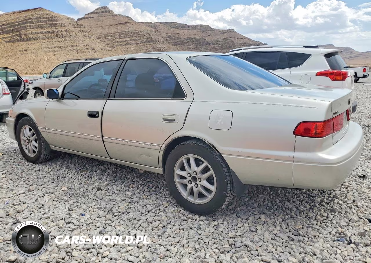 2000 Toyota Camry Xle V6 VIN:4T1BF28K1YU111035 - 2
