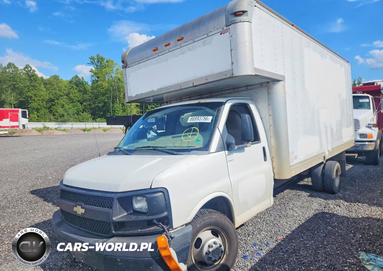 2013 Chevrolet Express Box Truck