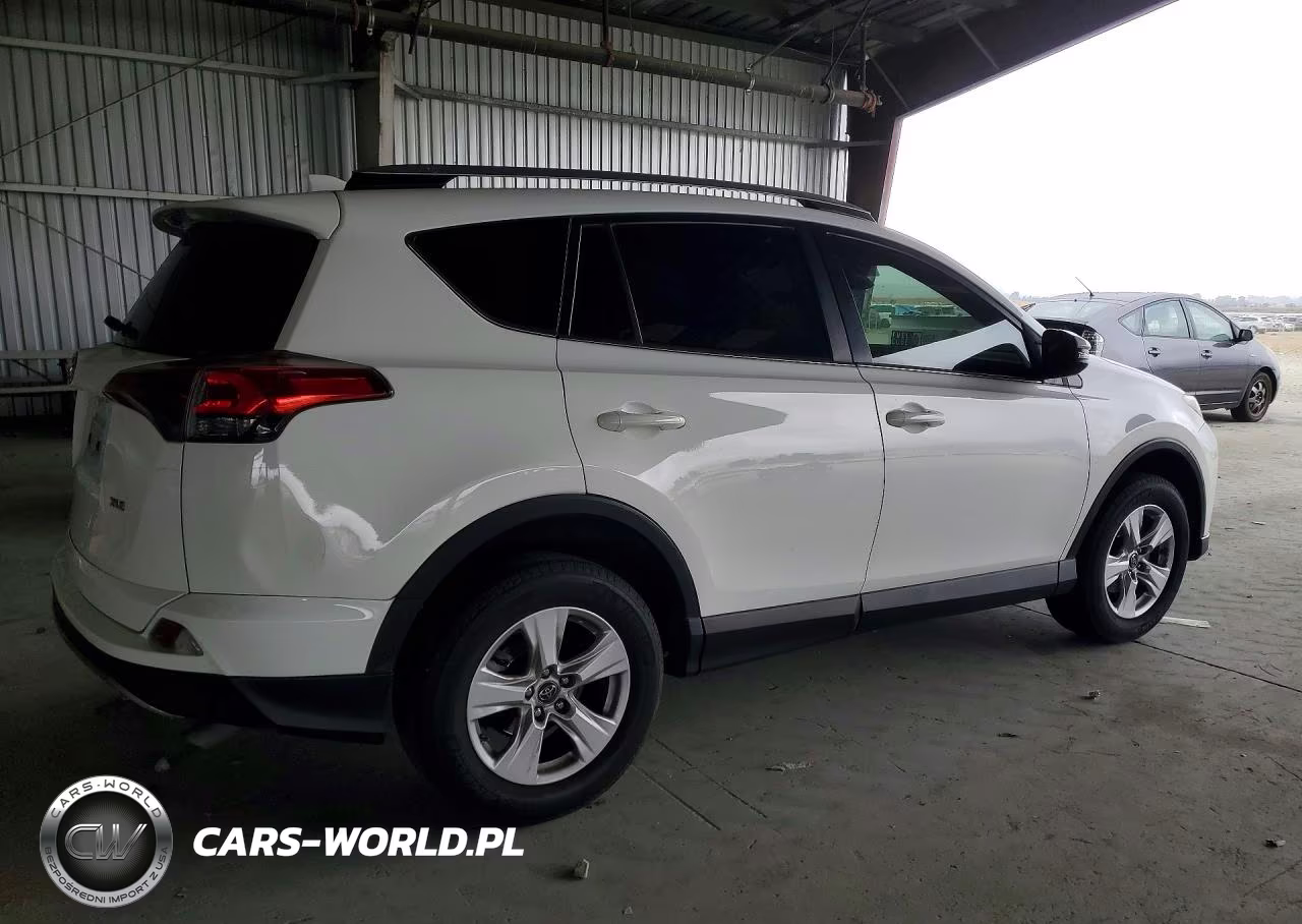 2018 Toyota Rav4 Xle VIN:JTMWFREV6JJ211118 - 3