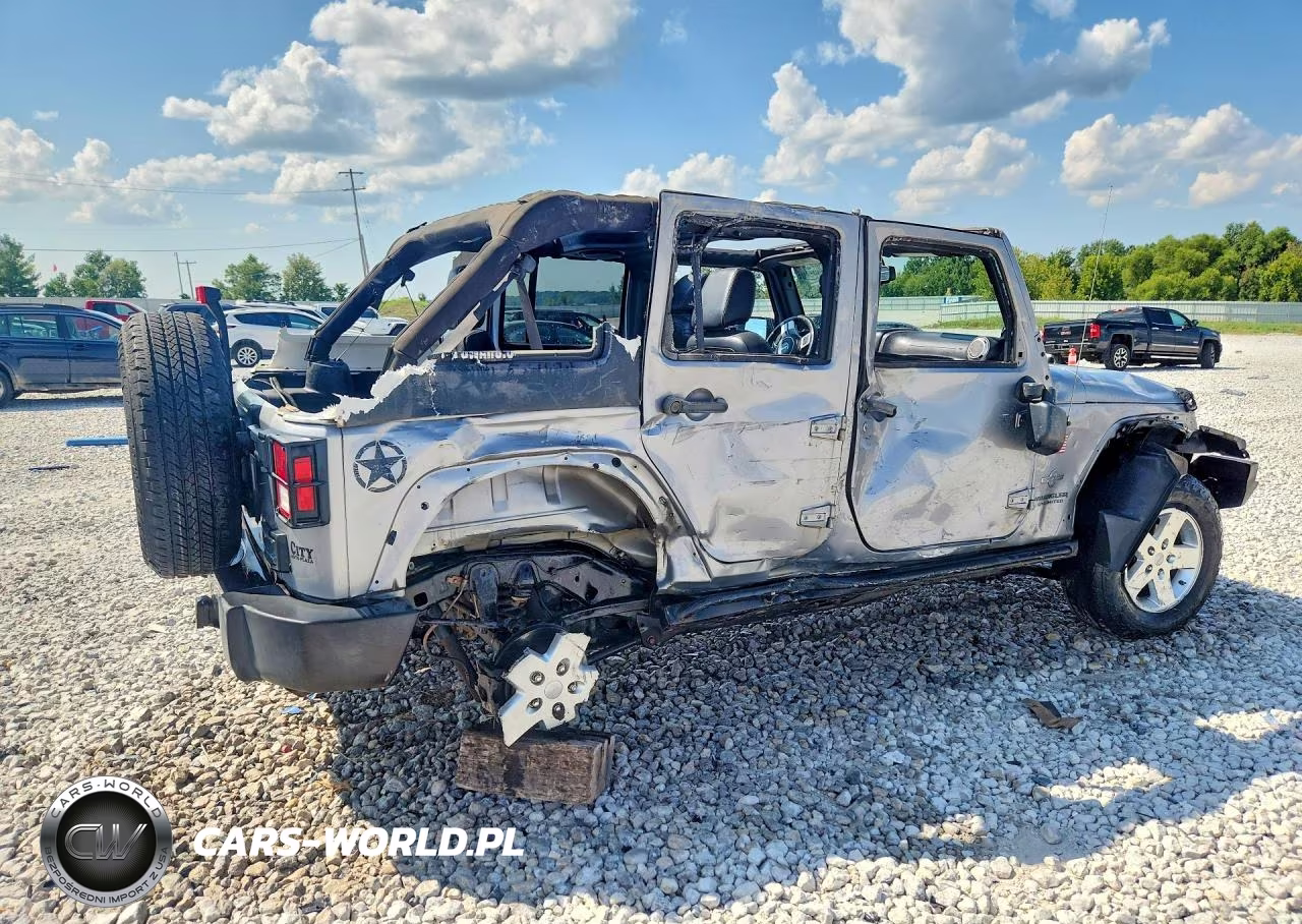2013 Jeep Wrangler Unlimited Sport VIN:1C4BJWDG4DL564819 - 3