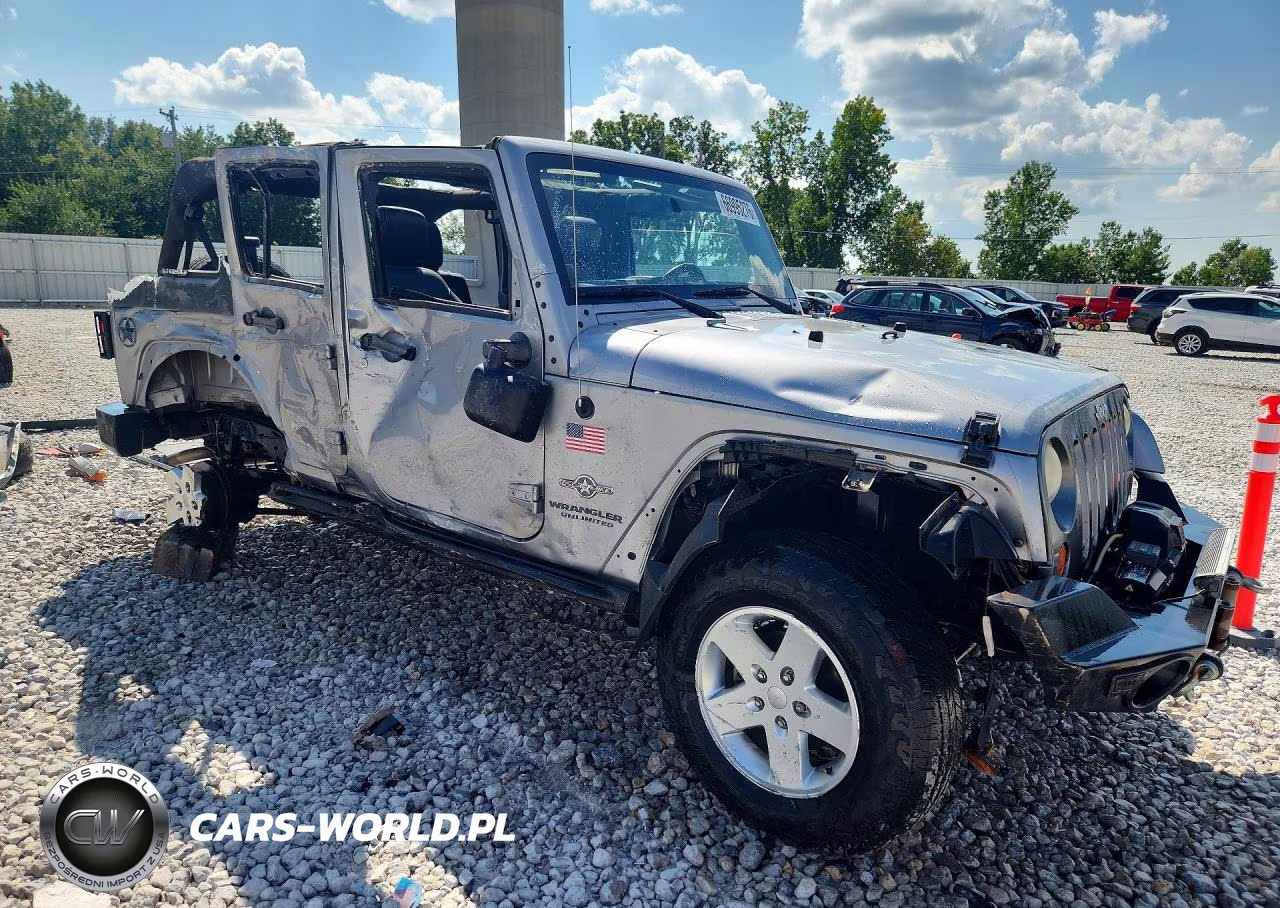 2013 Jeep Wrangler Unlimited Sport VIN:1C4BJWDG4DL564819 - 4