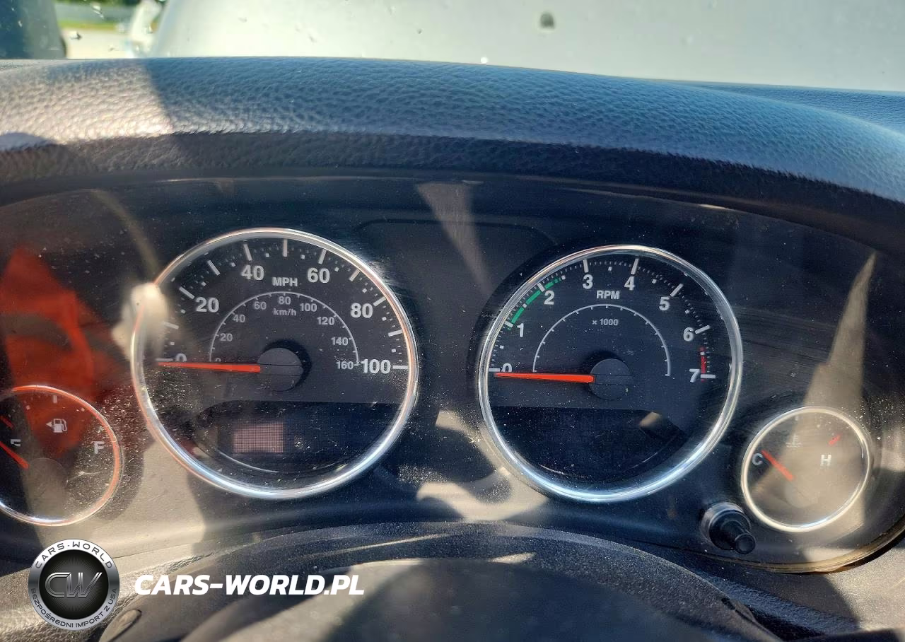 2013 Jeep Wrangler Unlimited Sport VIN:1C4BJWDG4DL564819 - 9