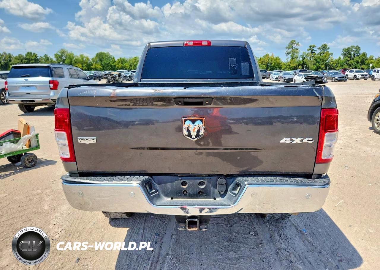 2018 Ram 2500 Laramie VIN:3C6UR5FL2JG216569 - 6