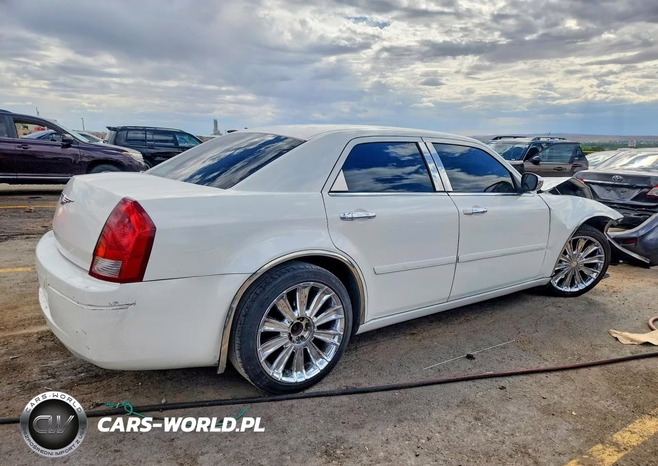 2005 Chrysler 300 VIN:2C3JA43R95H562831 - 3