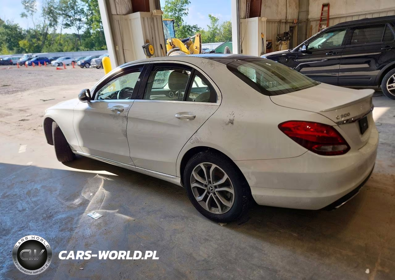 2016 Mercedes-Benz C300 VIN:55SWF4KB7GU126610 - 2