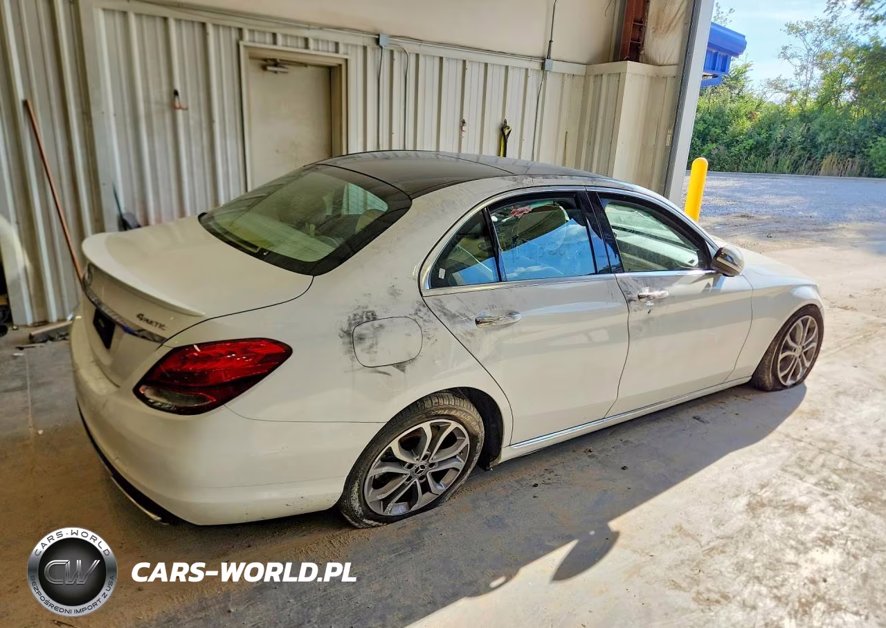 2016 Mercedes-Benz C300 VIN:55SWF4KB7GU126610 - 3