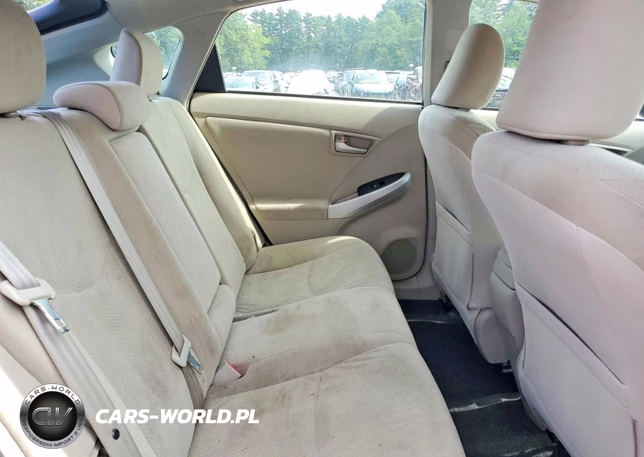 2013 Toyota Prius Two VIN:JTDKN3DU6D0353213 - 10