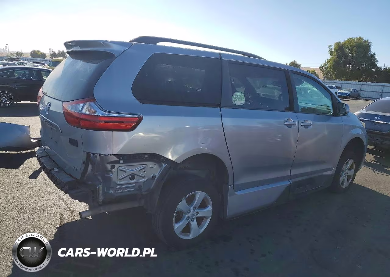 2016 Toyota Sienna VIN:5TDKK3DC9GS692341 - 3