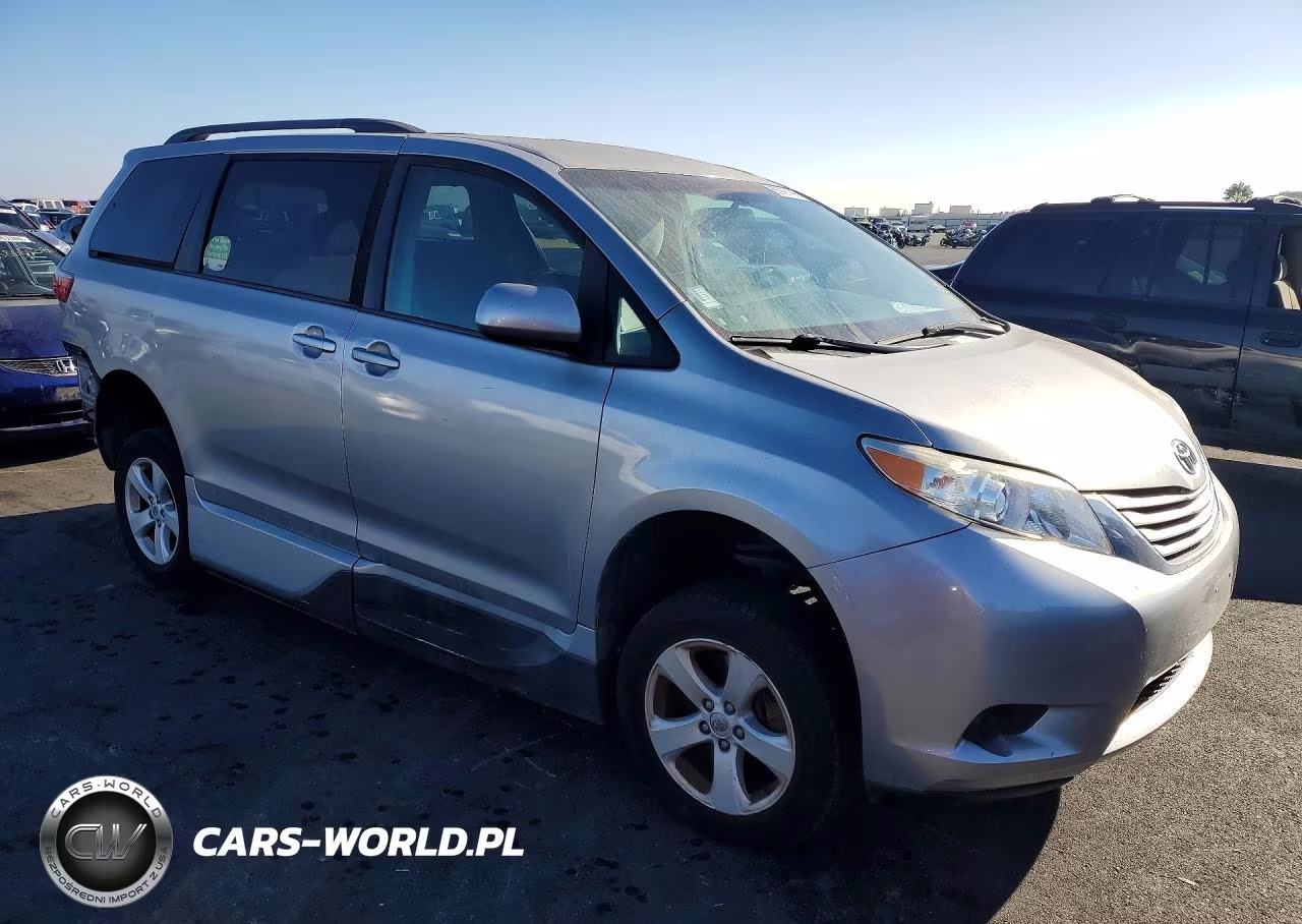 2016 Toyota Sienna VIN:5TDKK3DC9GS692341 - 4