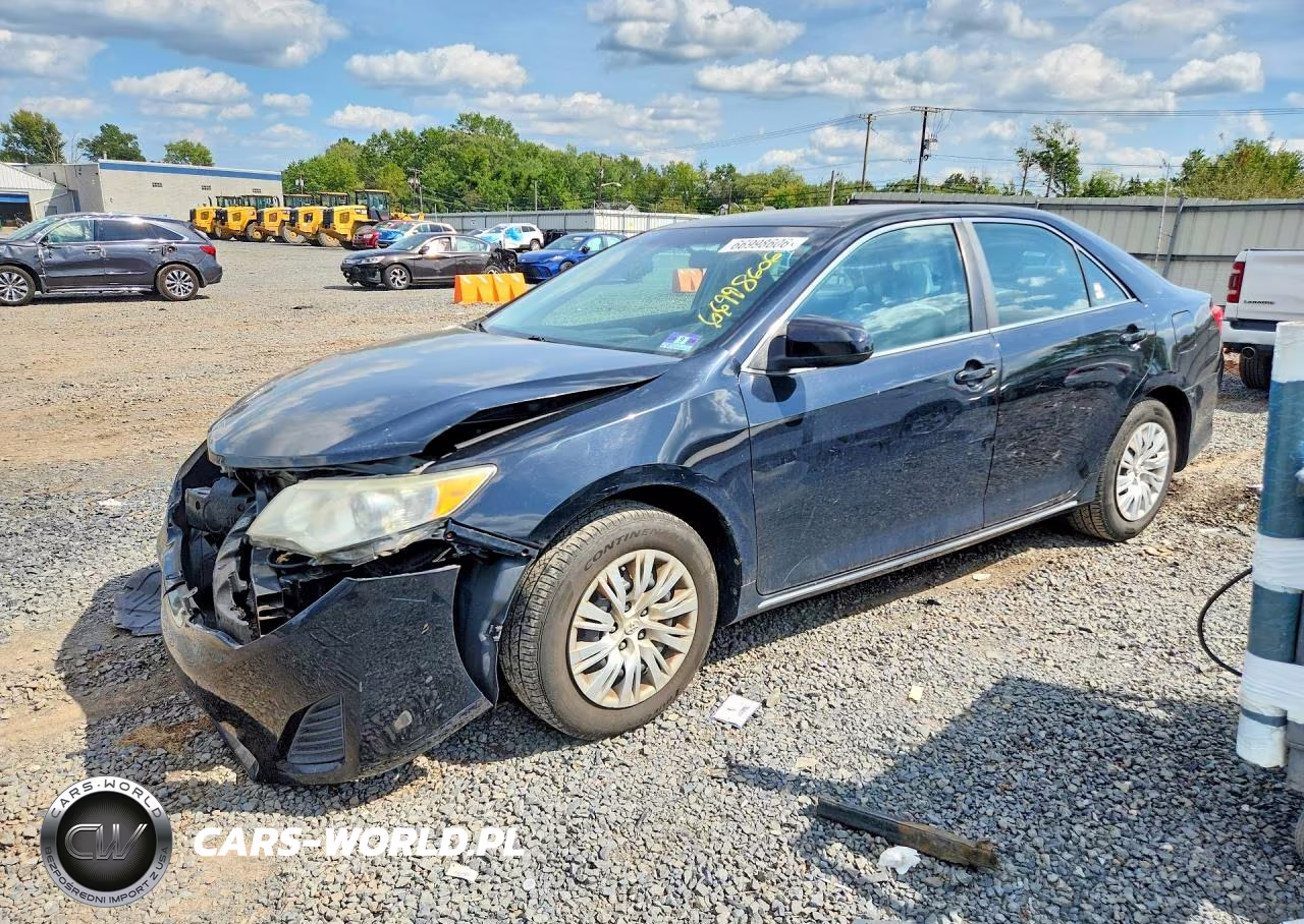 2012 Toyota Camry Le – zdjęcie 1 z 12
