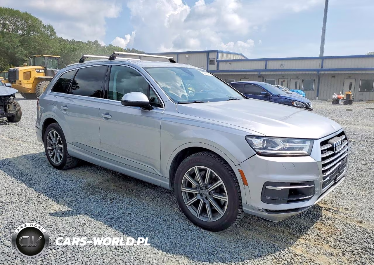 2017 Audi Q7 Premium Plus VIN:WA1LHAF73HD047909 - 4