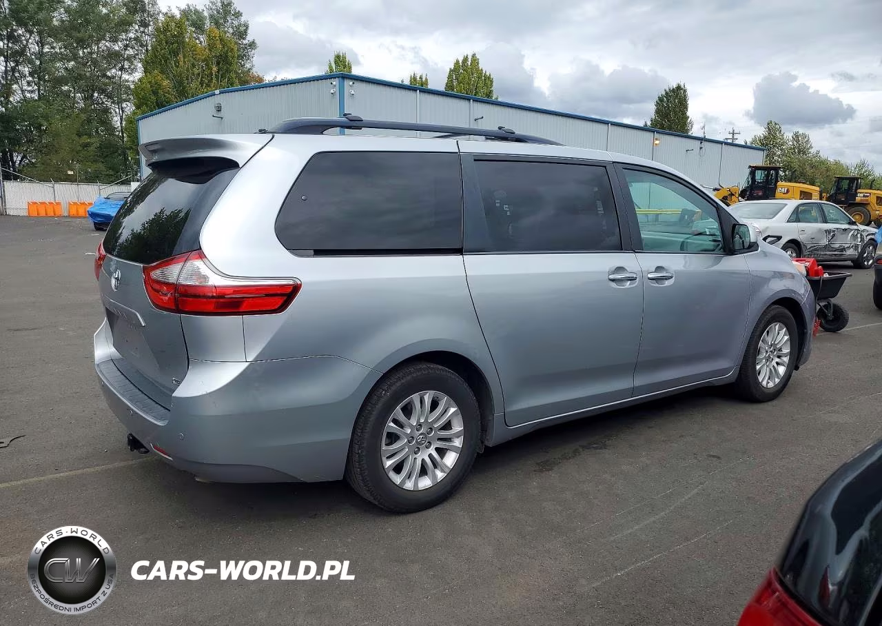 2017 Toyota Sienna Xle 8-Passenger VIN:5TDYZ3DCXHS826412 - 3