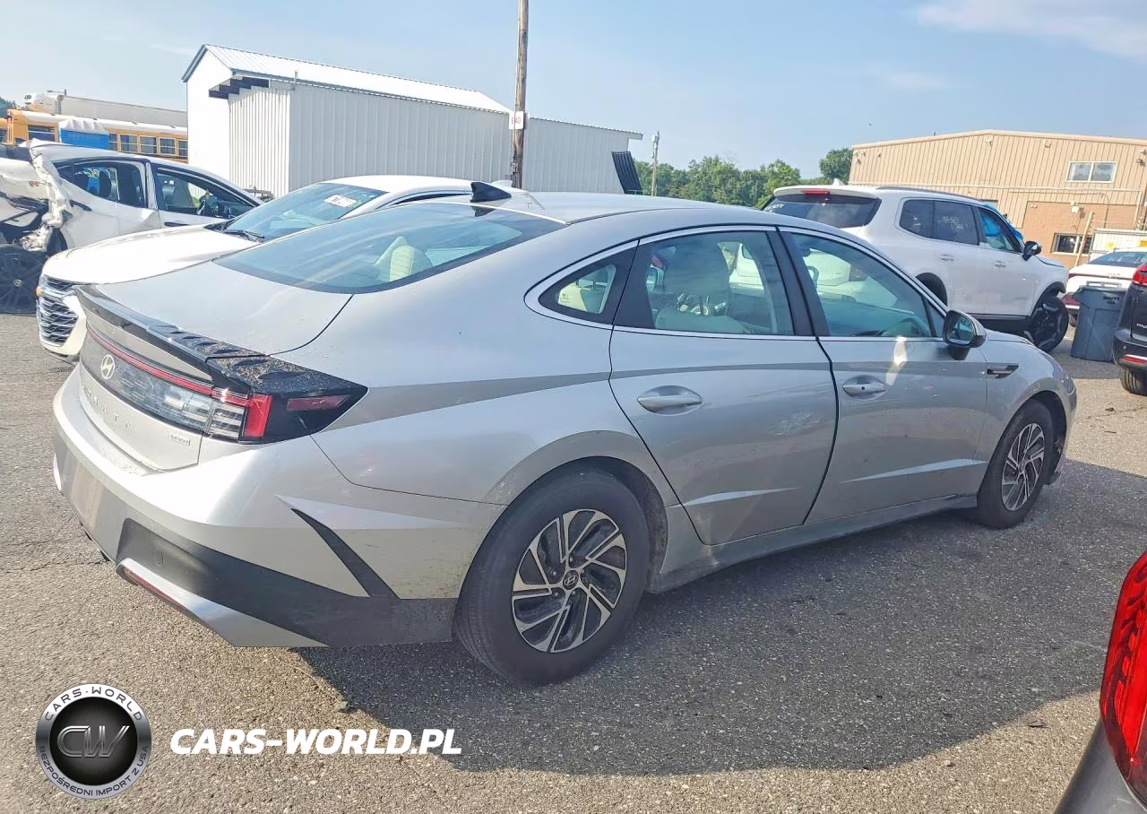 2026 Hyundai Sonata Hybrid Blue VIN:KMHL24JJ2TA142480 - 3