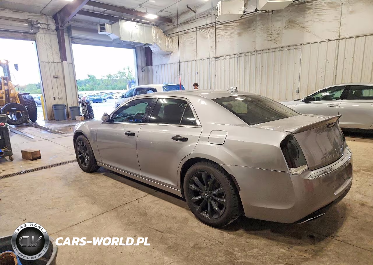 2017 Chrysler 300C VIN:2C3CCAKG5HH586937 - 2