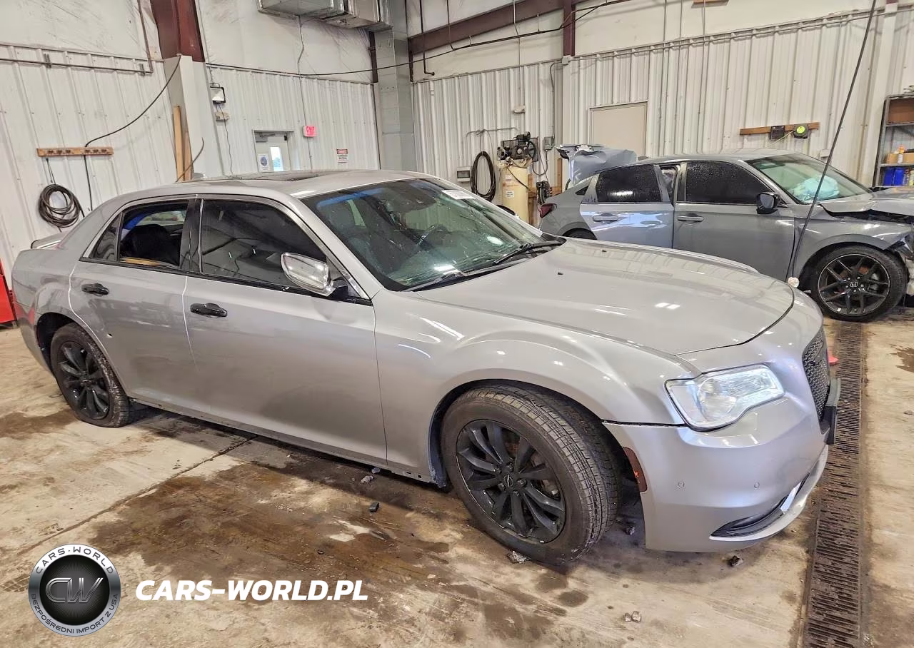 2017 Chrysler 300C VIN:2C3CCAKG5HH586937 - 4