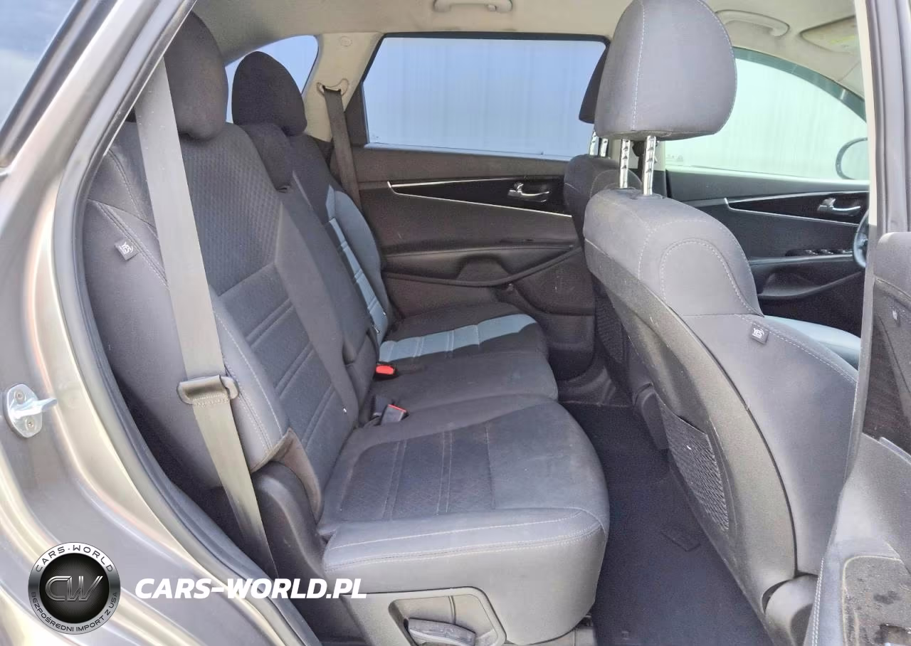 2019 Kia Sorento Lx VIN:5XYPG4A3XKG531682 - 11