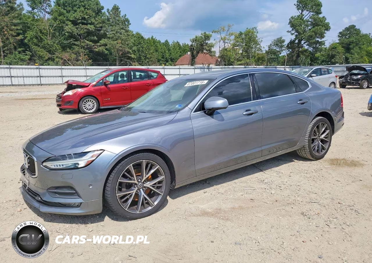 2018 Volvo S90 T5 Momentum