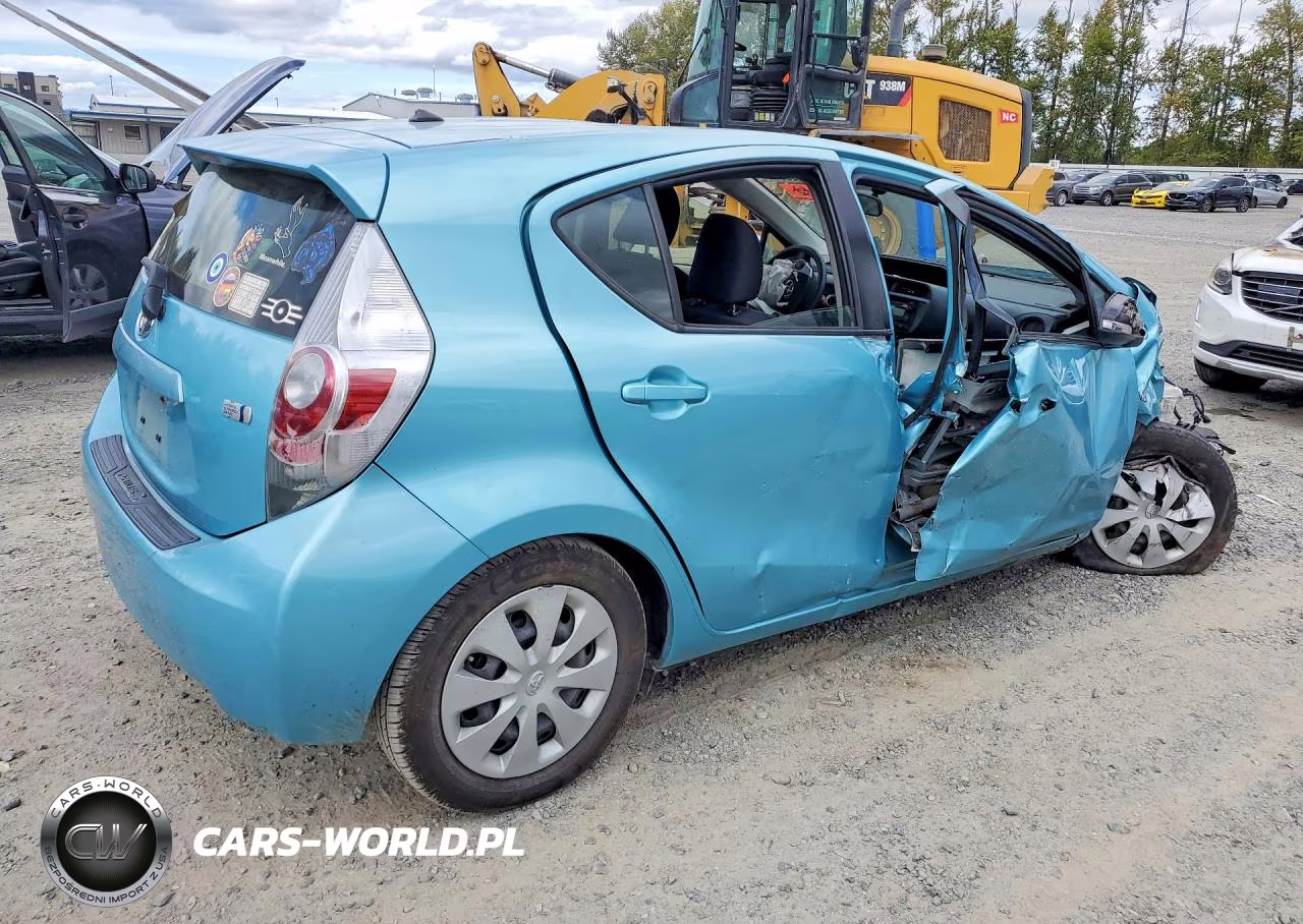 2014 Toyota Prius C Two VIN:JTDKDTB34E1077767 - 3