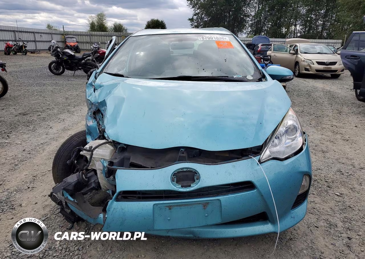 2014 Toyota Prius C Two VIN:JTDKDTB34E1077767 - 5