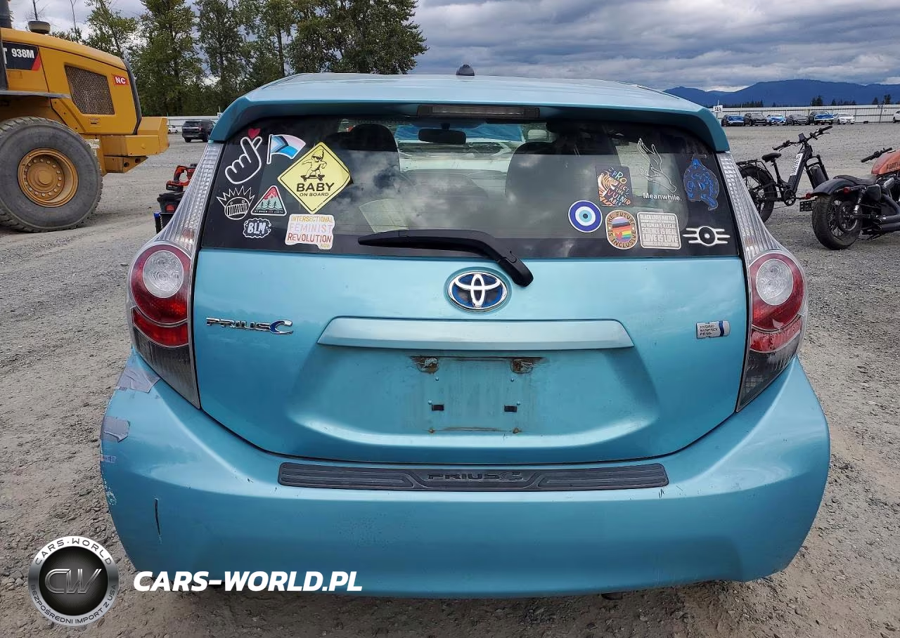 2014 Toyota Prius C Two VIN:JTDKDTB34E1077767 - 6