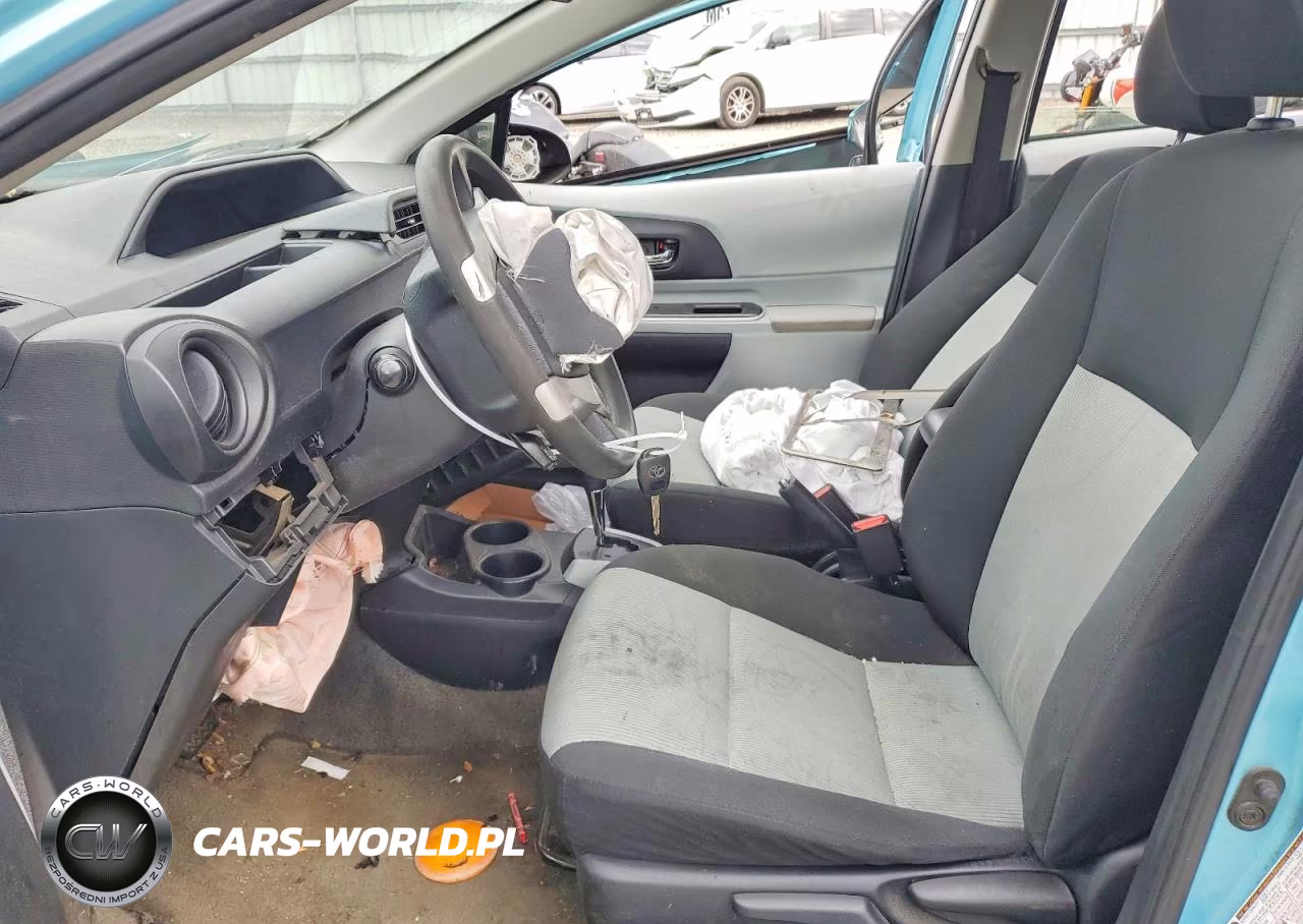 2014 Toyota Prius C Two VIN:JTDKDTB34E1077767 - 7