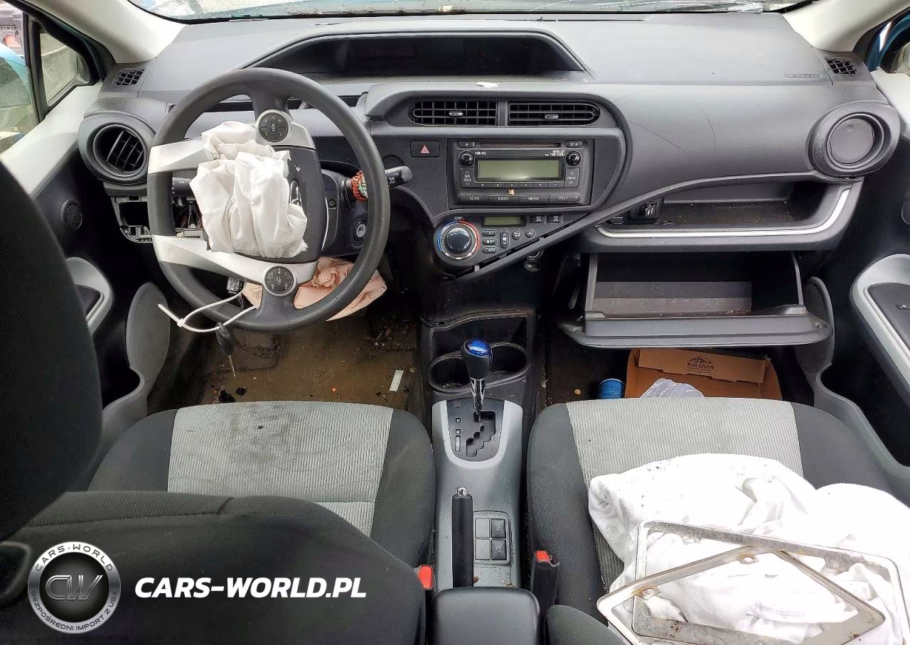 2014 Toyota Prius C Two VIN:JTDKDTB34E1077767 - 8