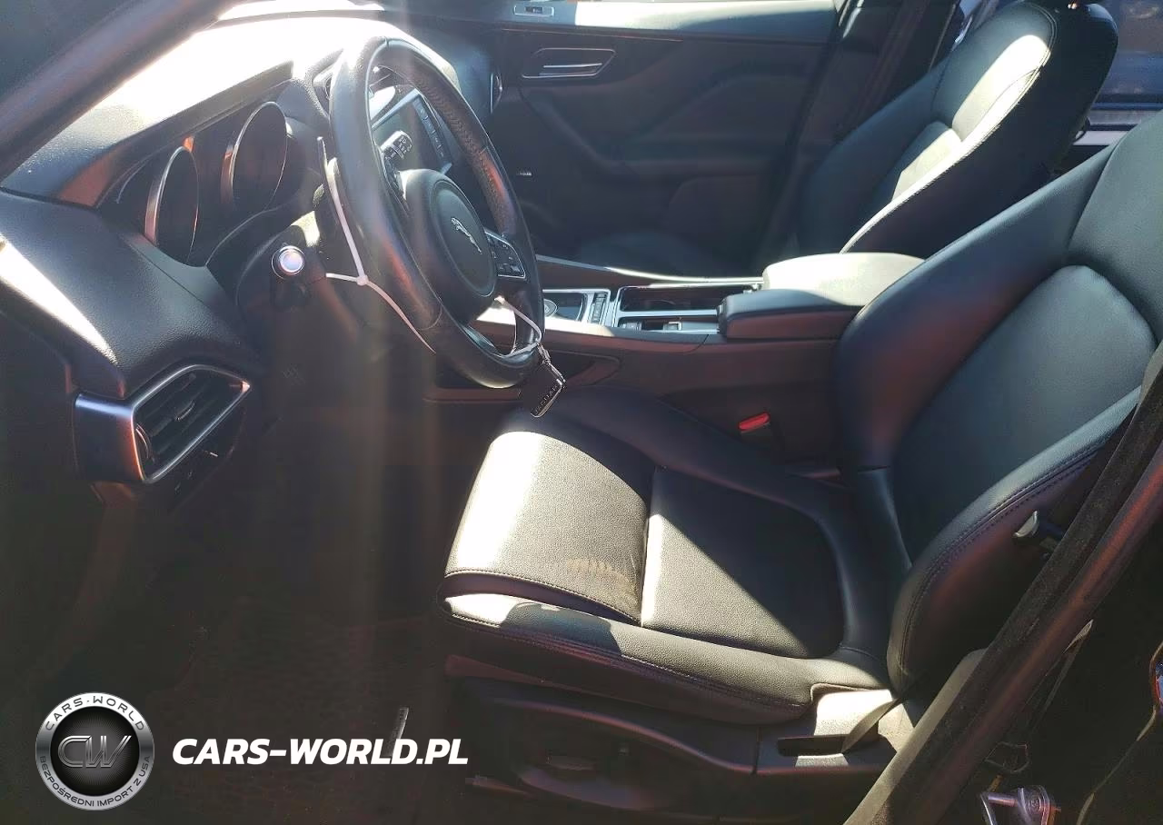 2018 Jaguar F-Pace Premium VIN:SADCJ2FX6JA273695 - 7