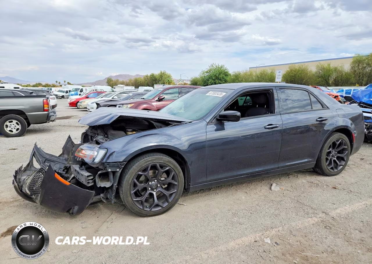 2019 Chrysler 300 Touring VIN:2C3CCAAGXKH590345 - 1