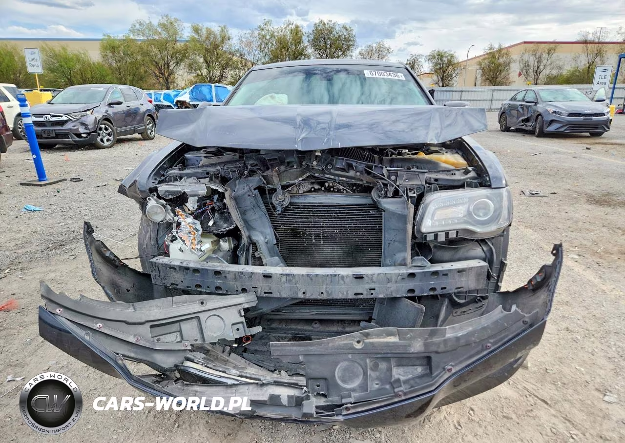 2019 Chrysler 300 Touring VIN:2C3CCAAGXKH590345 - 5