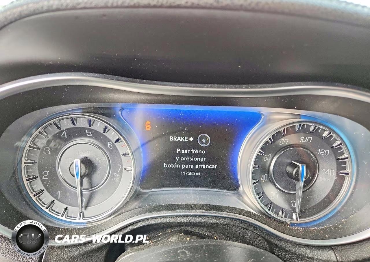 2019 Chrysler 300 Touring VIN:2C3CCAAGXKH590345 - 9